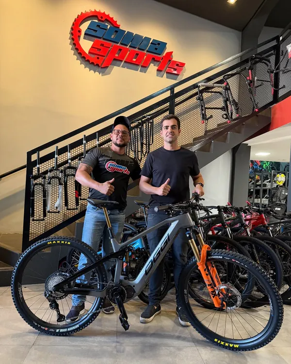 Mountain bike nova sob o logo da Soma Sports, antes do envio para João Pessoa (PB)