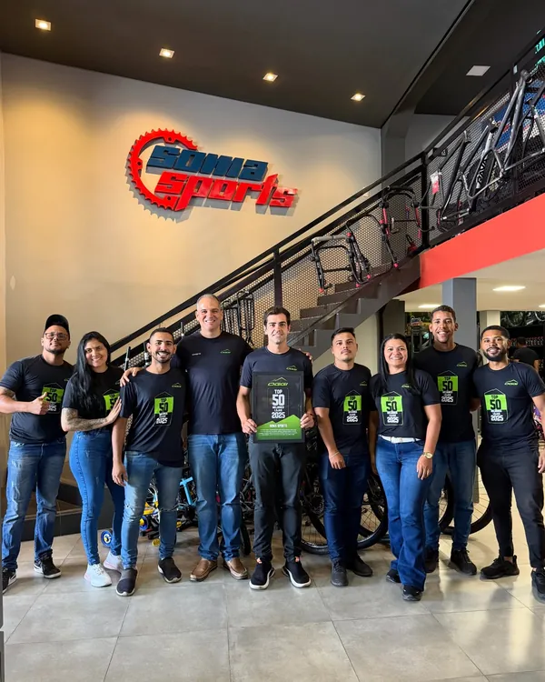 Equipe da Soma Sports reunida no dia do prêmio OGGI Top 50 Revendas do Brasil