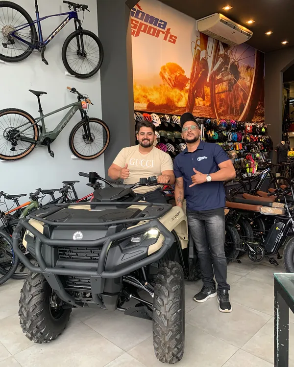 Cliente recebe quadriciclo Can-Am na Soma Sports